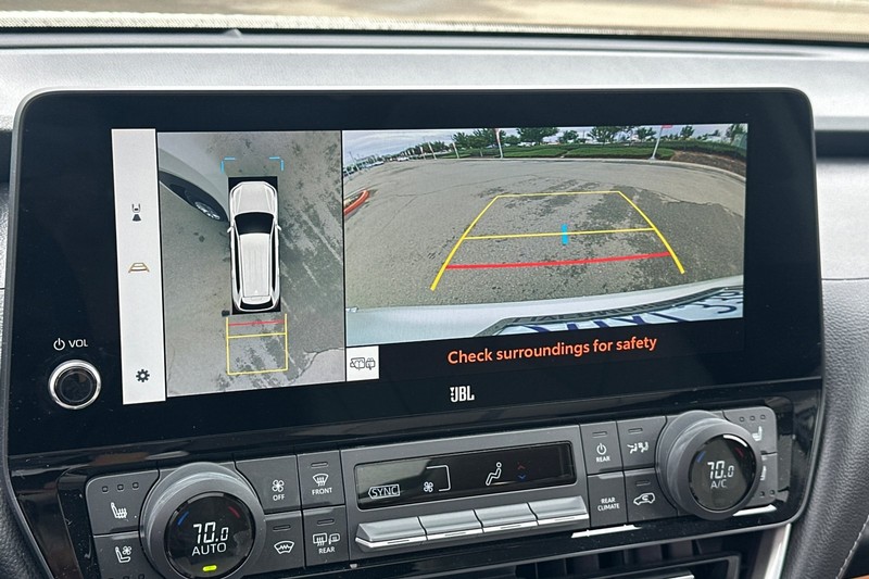 Toyota Grand Highlander Vehicle Full-screen Gallery Image 28