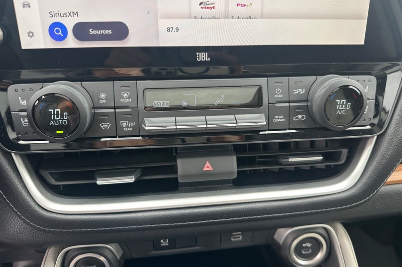 Toyota Grand Highlander Vehicle Full-screen Gallery Image 29