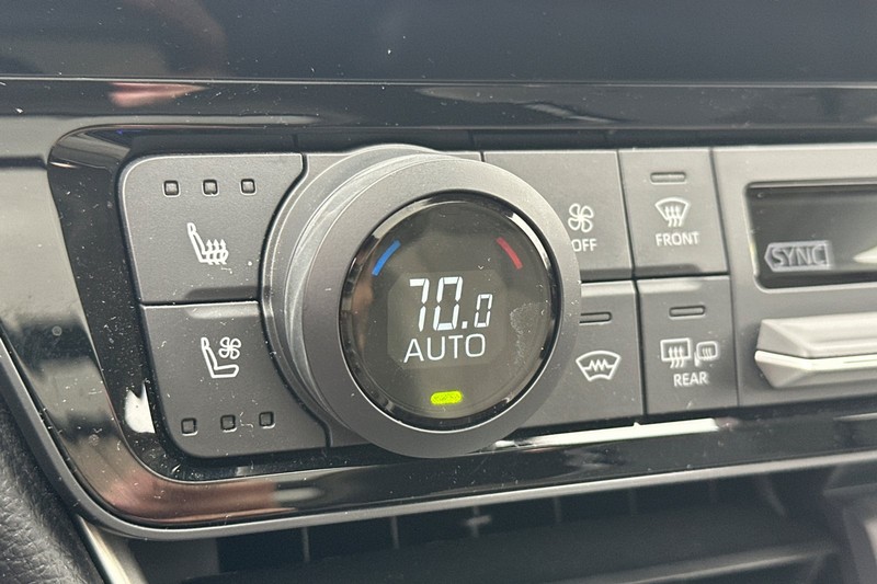 Toyota Grand Highlander Vehicle Full-screen Gallery Image 30