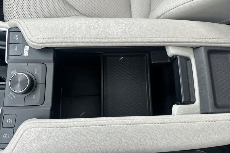 Toyota Grand Highlander Vehicle Full-screen Gallery Image 34