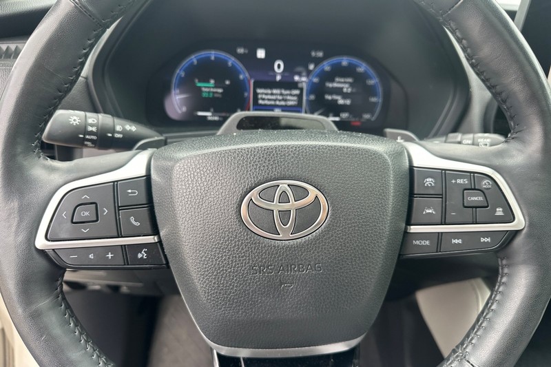 Toyota Grand Highlander Vehicle Full-screen Gallery Image 37