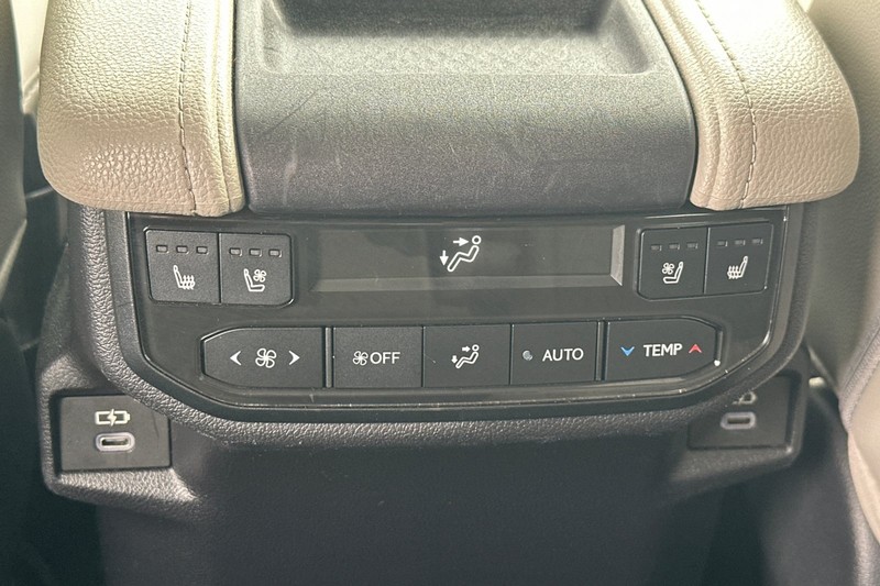 Toyota Grand Highlander Vehicle Full-screen Gallery Image 45