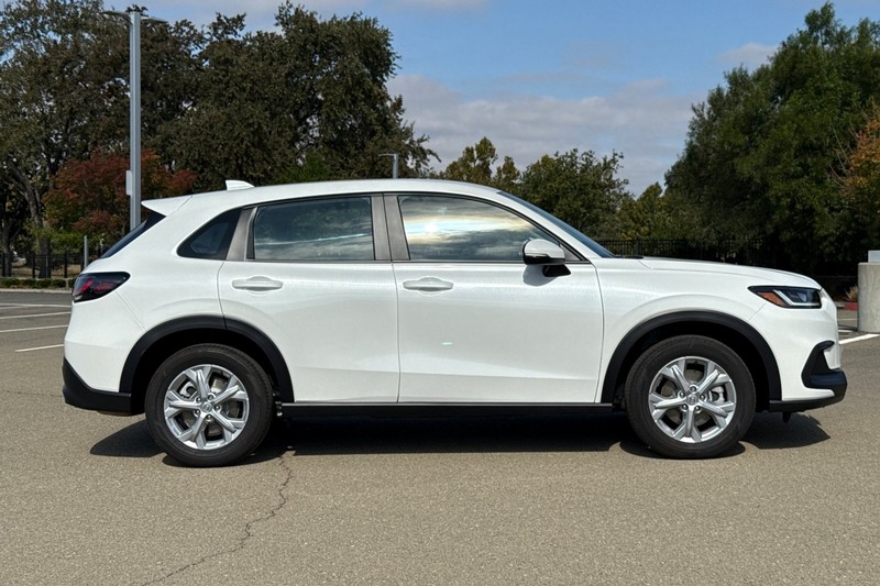 Honda HR-V Vehicle Full-screen Gallery Image 03