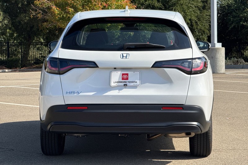 Honda HR-V Vehicle Full-screen Gallery Image 05