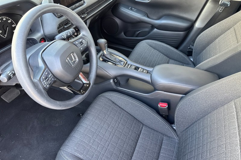 Honda HR-V Vehicle Full-screen Gallery Image 10