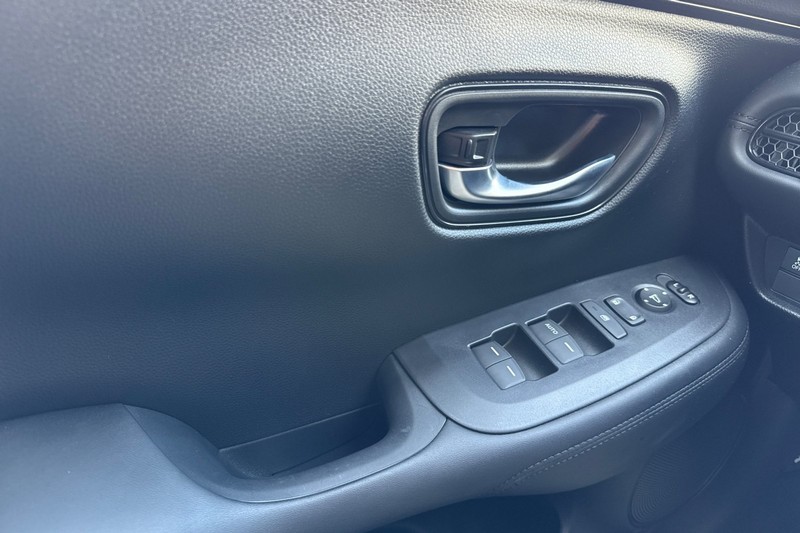 Honda HR-V Vehicle Full-screen Gallery Image 11