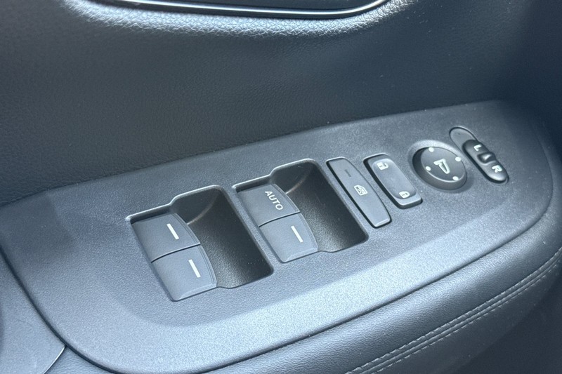 Honda HR-V Vehicle Full-screen Gallery Image 12