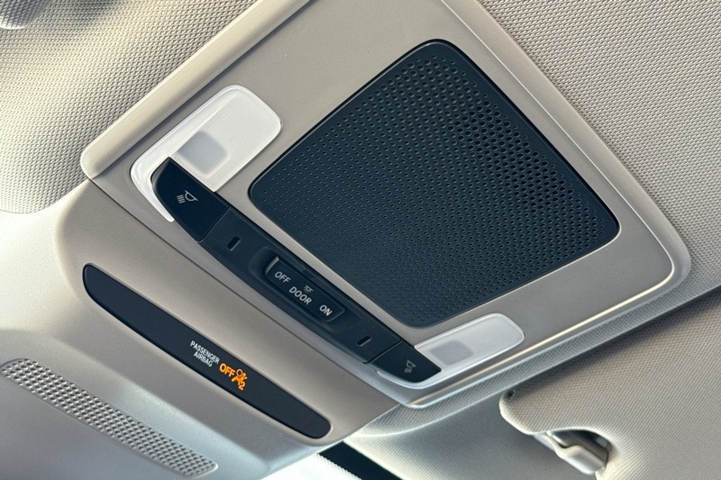 Honda HR-V Vehicle Full-screen Gallery Image 24