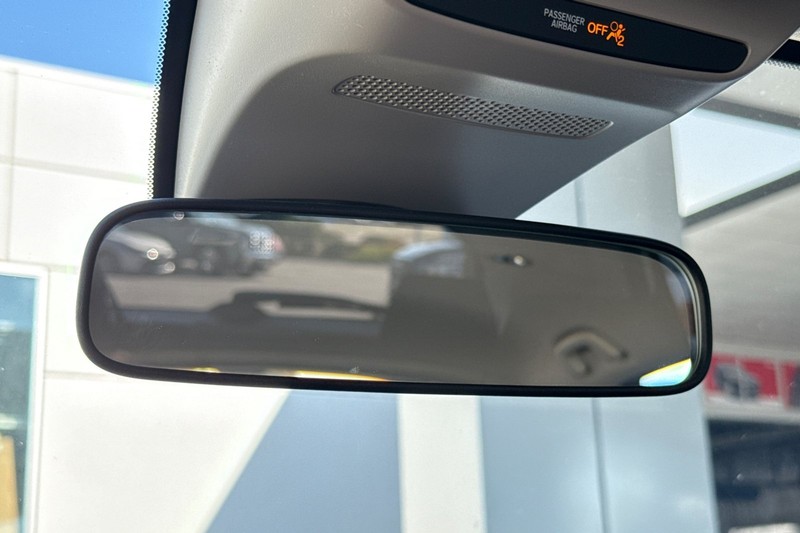 Honda HR-V Vehicle Full-screen Gallery Image 25