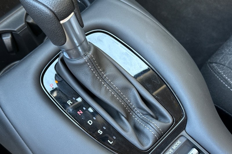 Honda HR-V Vehicle Full-screen Gallery Image 32