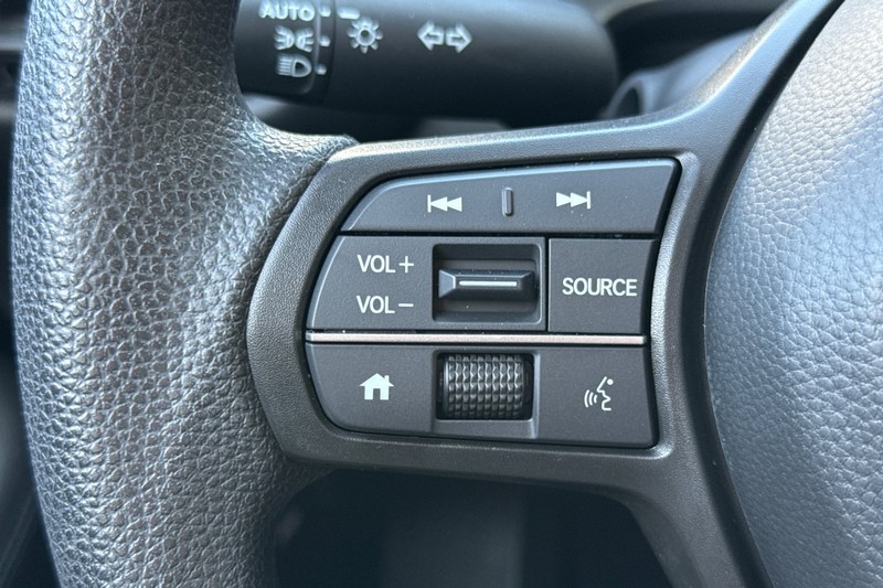 Honda HR-V Vehicle Full-screen Gallery Image 35