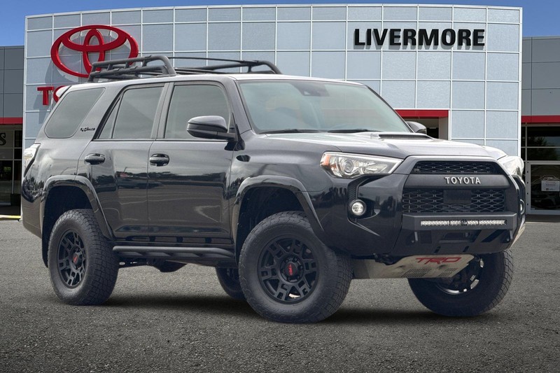 Toyota 4Runner Vehicle Full-screen Gallery Image 02