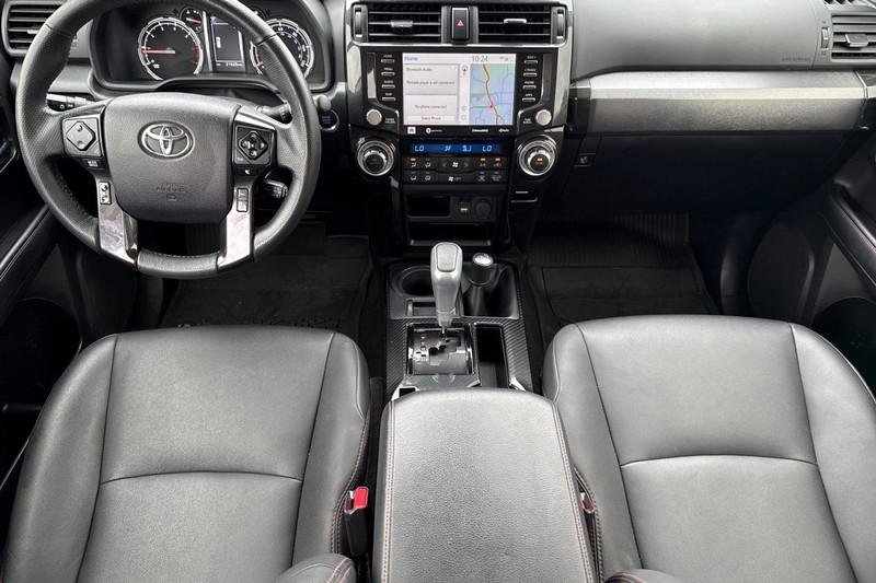 Toyota 4Runner Vehicle Full-screen Gallery Image 15