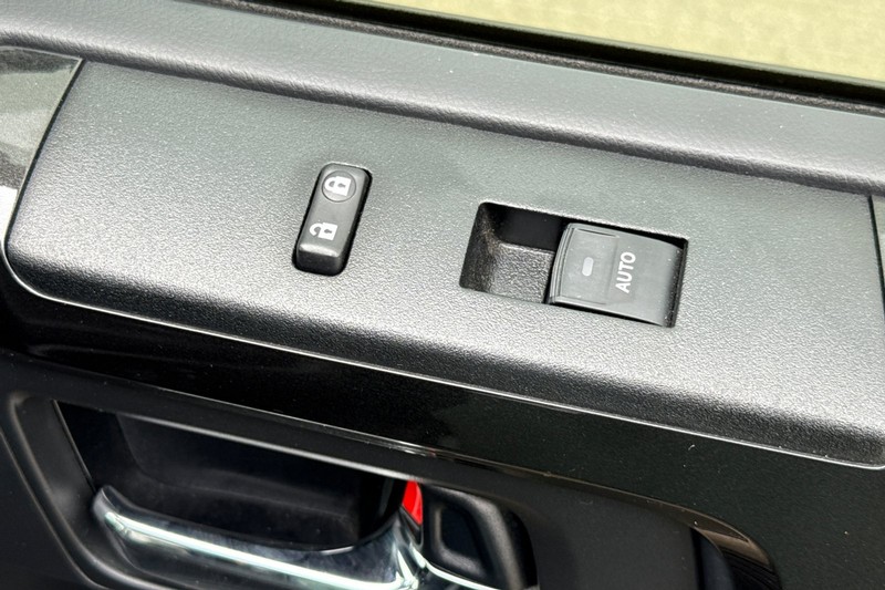 Toyota 4Runner Vehicle Full-screen Gallery Image 21