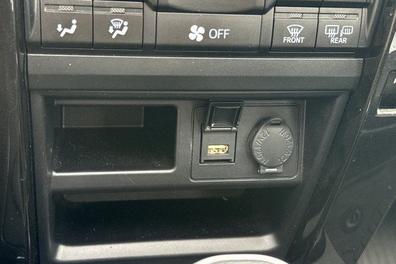 Toyota 4Runner Vehicle Full-screen Gallery Image 30