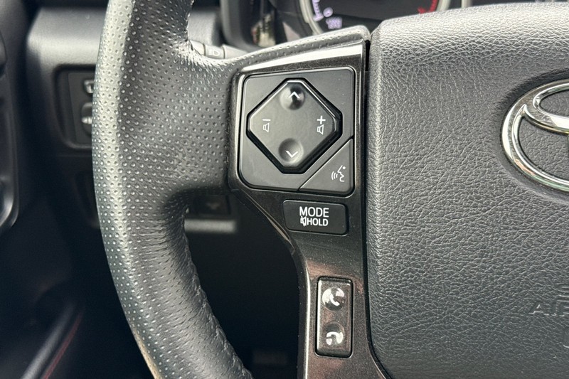 Toyota 4Runner Vehicle Full-screen Gallery Image 35