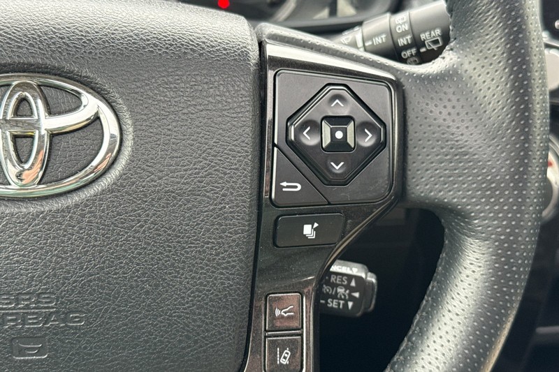 Toyota 4Runner Vehicle Full-screen Gallery Image 37