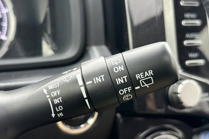 Toyota 4Runner Vehicle Full-screen Gallery Image 38