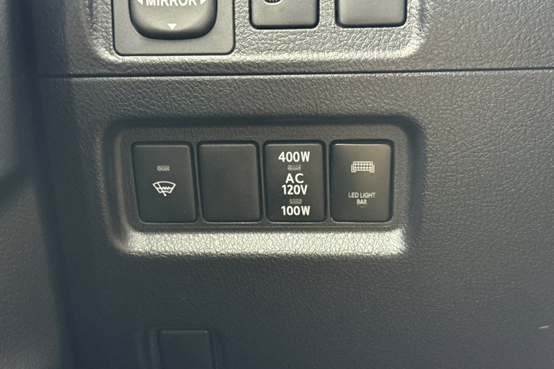 Toyota 4Runner Vehicle Full-screen Gallery Image 41