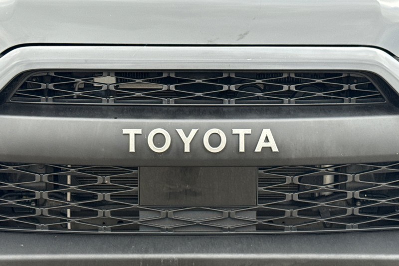 Toyota 4Runner Vehicle Full-screen Gallery Image 47