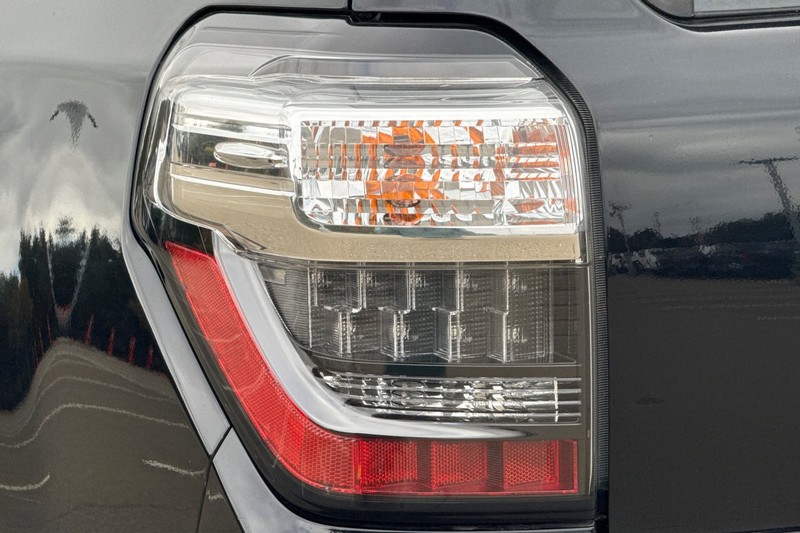 Toyota 4Runner Vehicle Full-screen Gallery Image 48