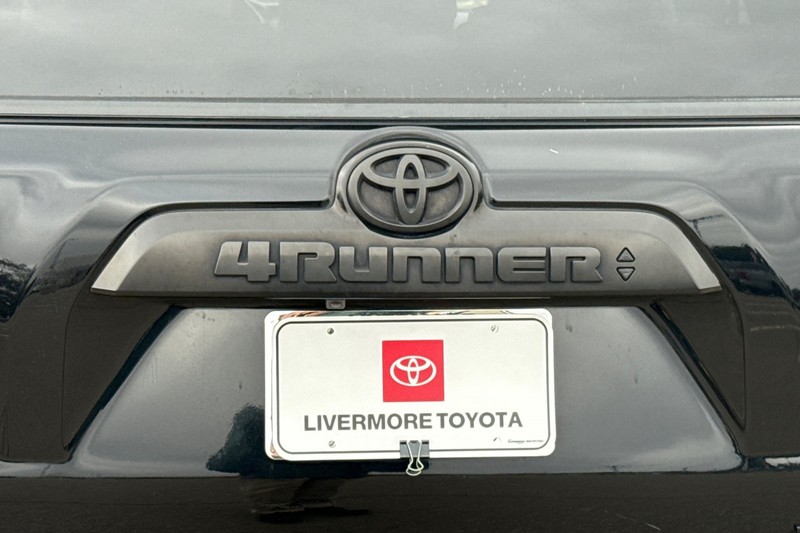 Toyota 4Runner Vehicle Full-screen Gallery Image 49
