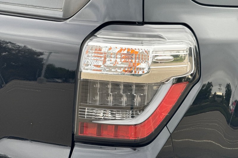 Toyota 4Runner Vehicle Full-screen Gallery Image 50