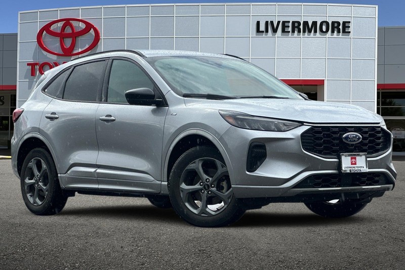 Ford Escape Vehicle Full-screen Gallery Image 02