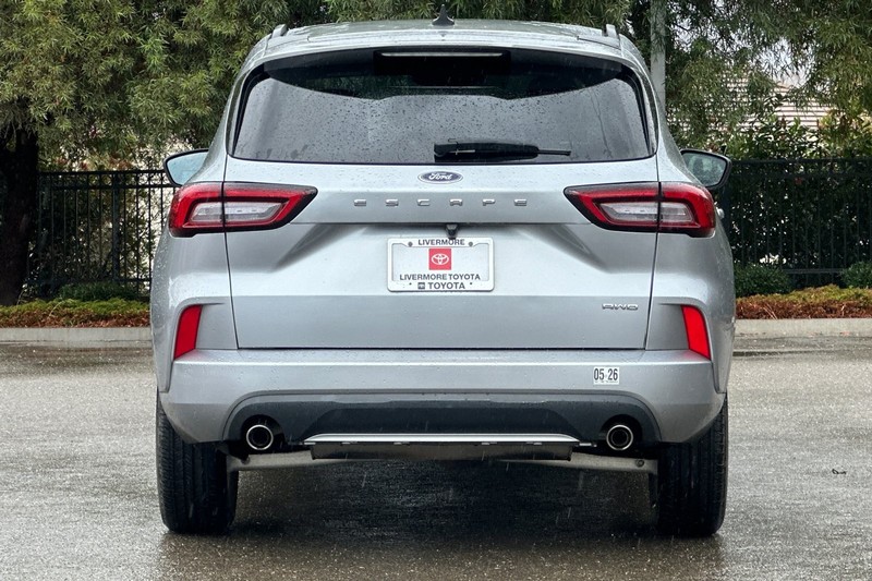 Ford Escape Vehicle Full-screen Gallery Image 05