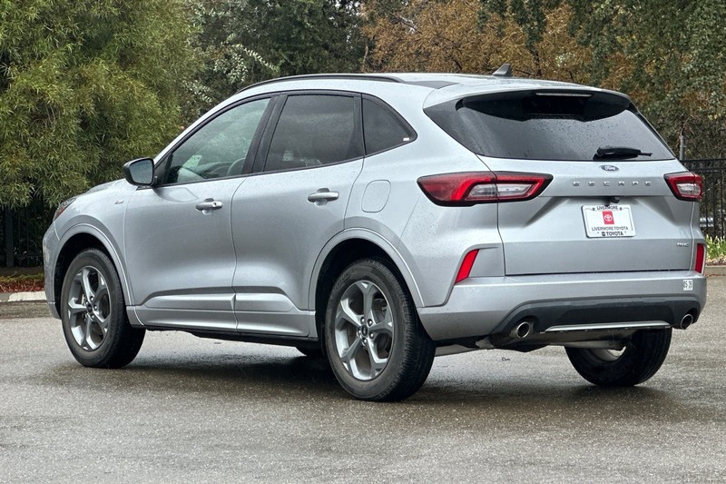 Ford Escape Vehicle Full-screen Gallery Image 06