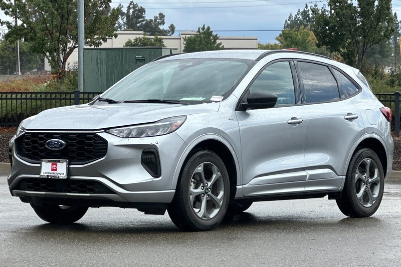 Ford Escape Vehicle Full-screen Gallery Image 08