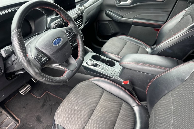 Ford Escape Vehicle Full-screen Gallery Image 10