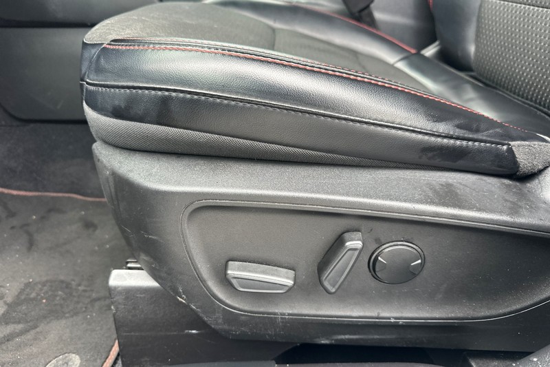 Ford Escape Vehicle Full-screen Gallery Image 13