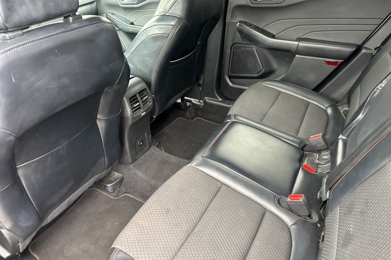 Ford Escape Vehicle Full-screen Gallery Image 14