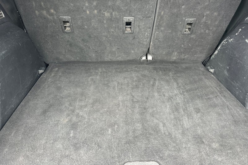 Ford Escape Vehicle Full-screen Gallery Image 17