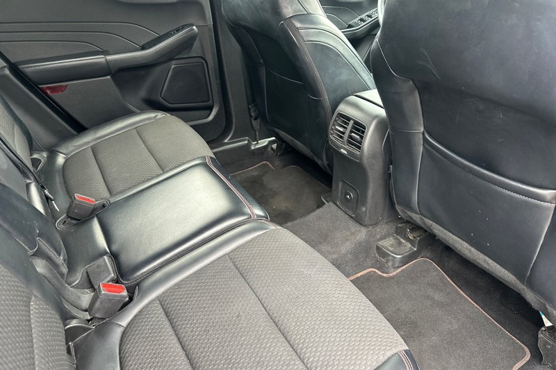 Ford Escape Vehicle Full-screen Gallery Image 18