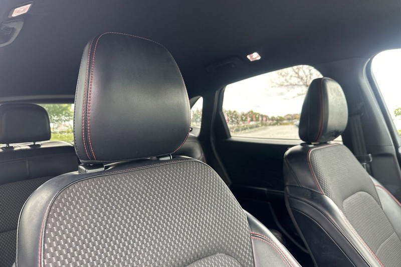 Ford Escape Vehicle Full-screen Gallery Image 20