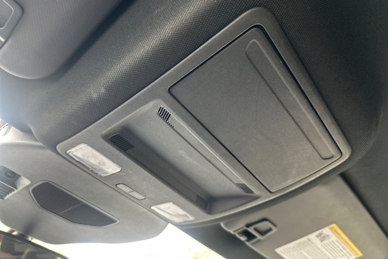 Ford Escape Vehicle Full-screen Gallery Image 24