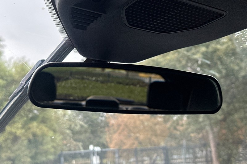 Ford Escape Vehicle Full-screen Gallery Image 25