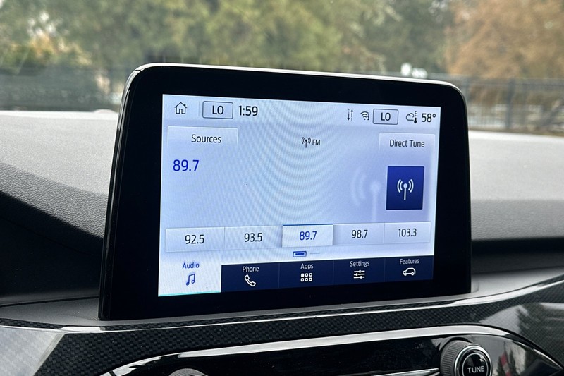 Ford Escape Vehicle Full-screen Gallery Image 26