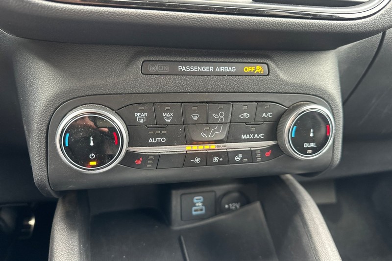 Ford Escape Vehicle Full-screen Gallery Image 28