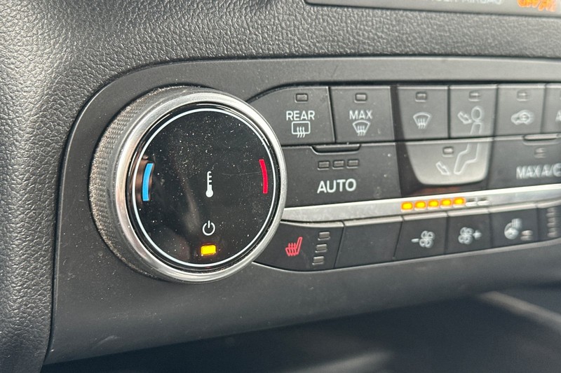 Ford Escape Vehicle Full-screen Gallery Image 29