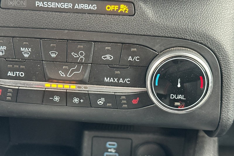 Ford Escape Vehicle Full-screen Gallery Image 30