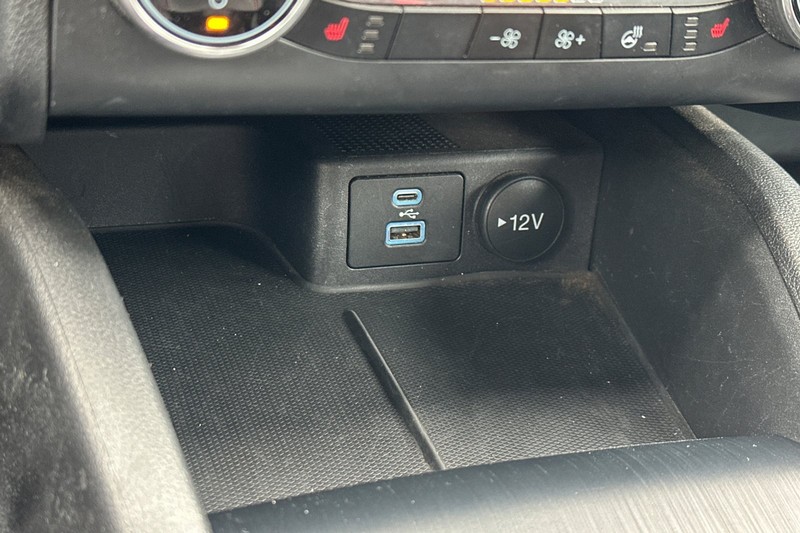 Ford Escape Vehicle Full-screen Gallery Image 31