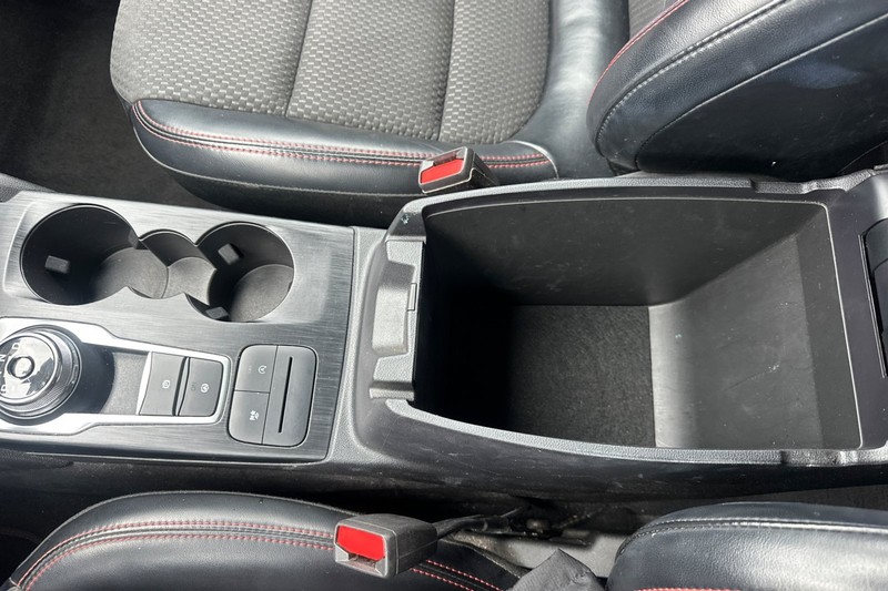 Ford Escape Vehicle Full-screen Gallery Image 33