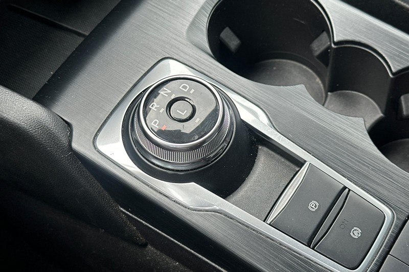 Ford Escape Vehicle Full-screen Gallery Image 34