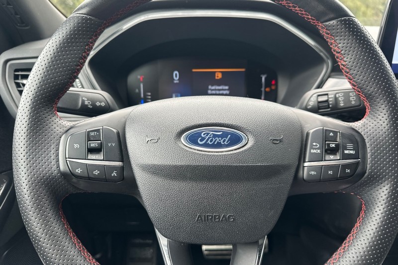 Ford Escape Vehicle Full-screen Gallery Image 36