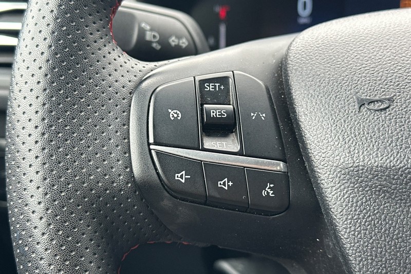 Ford Escape Vehicle Full-screen Gallery Image 37