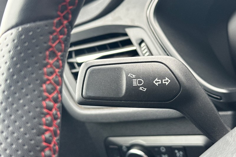 Ford Escape Vehicle Full-screen Gallery Image 38