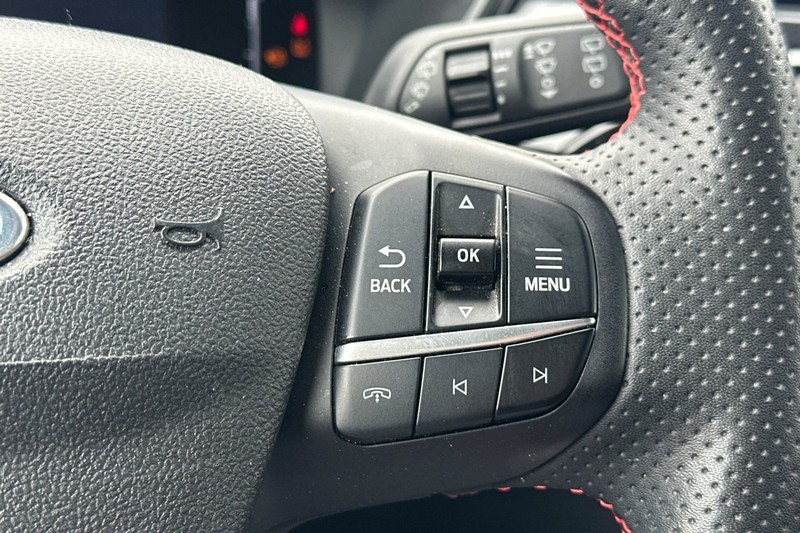 Ford Escape Vehicle Full-screen Gallery Image 39